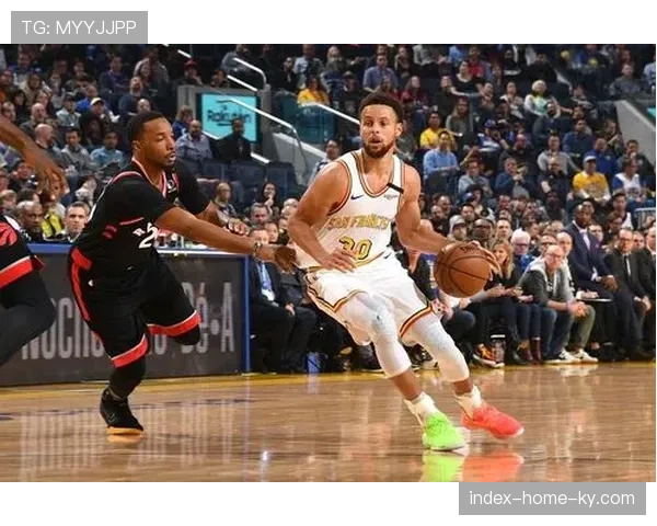 库里复出首秀状态出色，勇士领袖回归提振士气